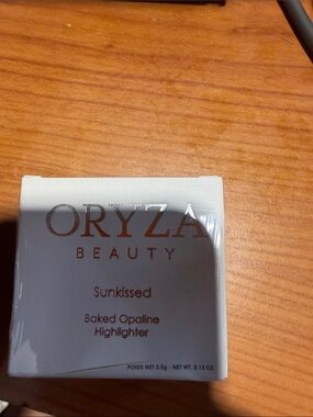 Sunkissed Baked Opaline Highlighter - Cream